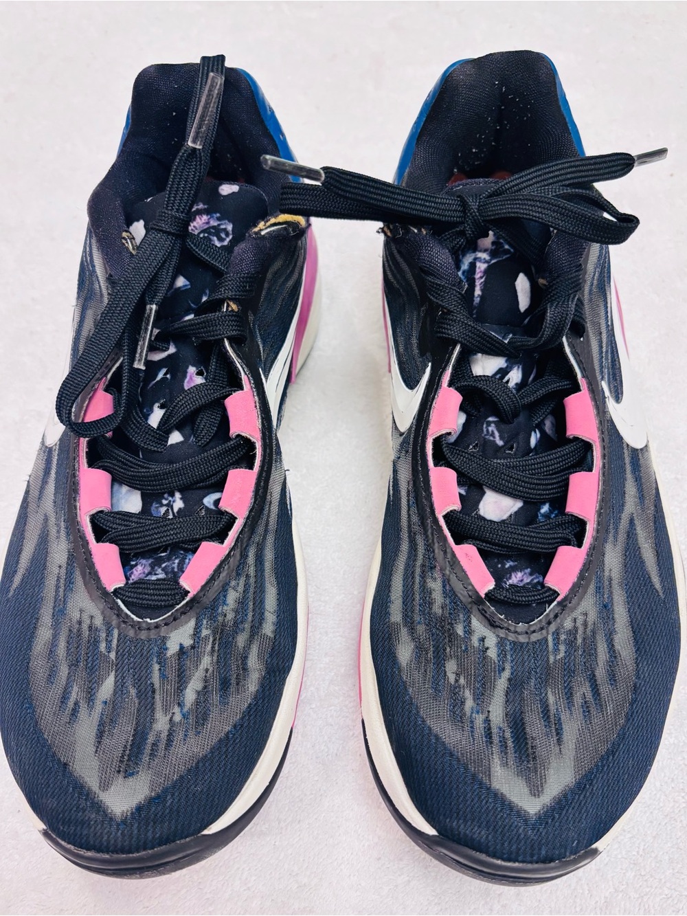 Nike Air Zoom Black Desert Berry  Men’s Size 8.5 / euro 42 / UK 7.5 - box 15